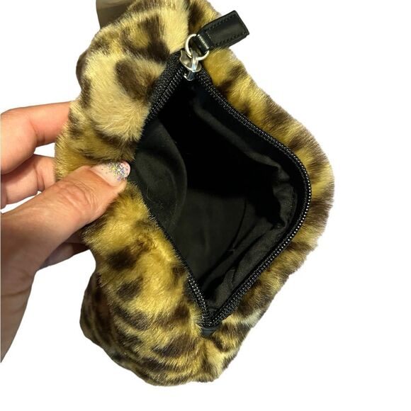 New with gag faux fur clutch - Picture 3 of 3